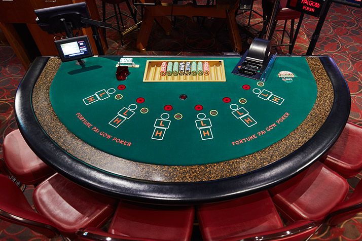 Classic Slot کیسینو میں پوکر گیمز